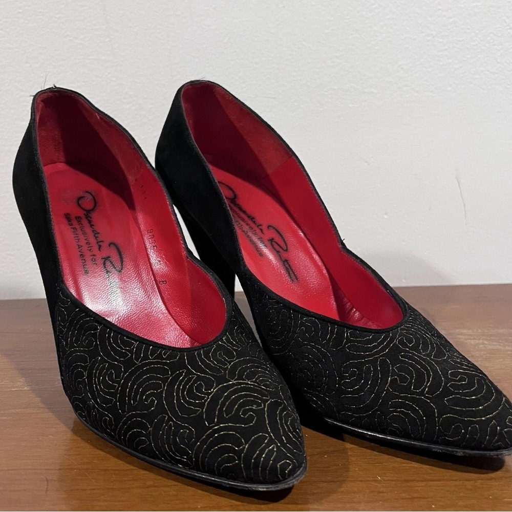 Oscar de la Renta Black and Red Heels with Elegant Design